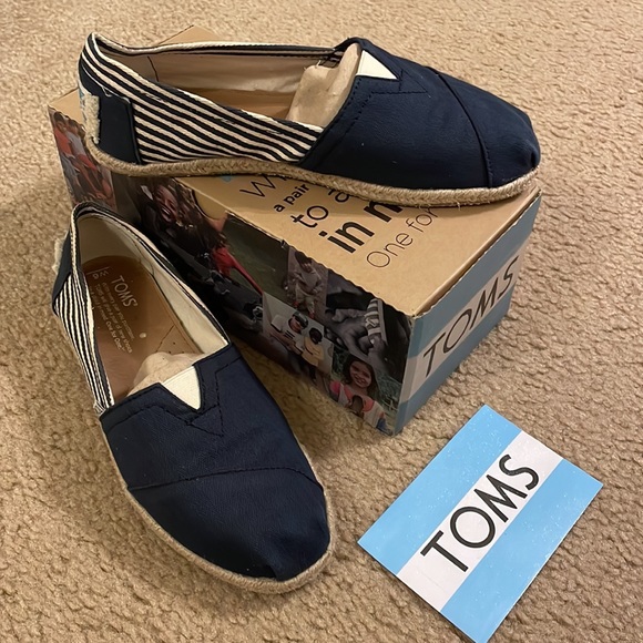 TOMS Classics - Picture 2 of 4